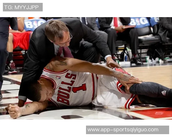 克莱回忆灰熊恶行22年季后赛致队友胳膊肘骨折的惨痛经历