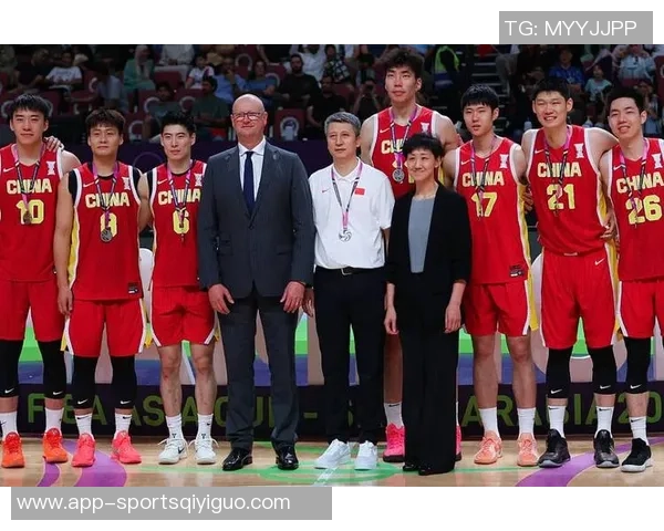 男篮首发阵容调整高诗岩程帅澎朱俊龙小曾周琦力争胜利